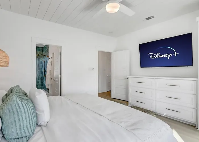 Walk To Beach, King Bed, Golf Cart, Sea The Light