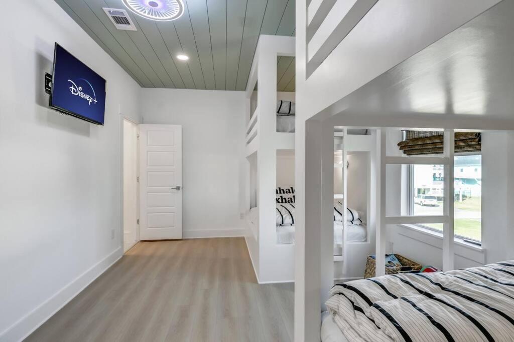 Walk To Beach, King Bed, Golf Cart, Sea The Light *